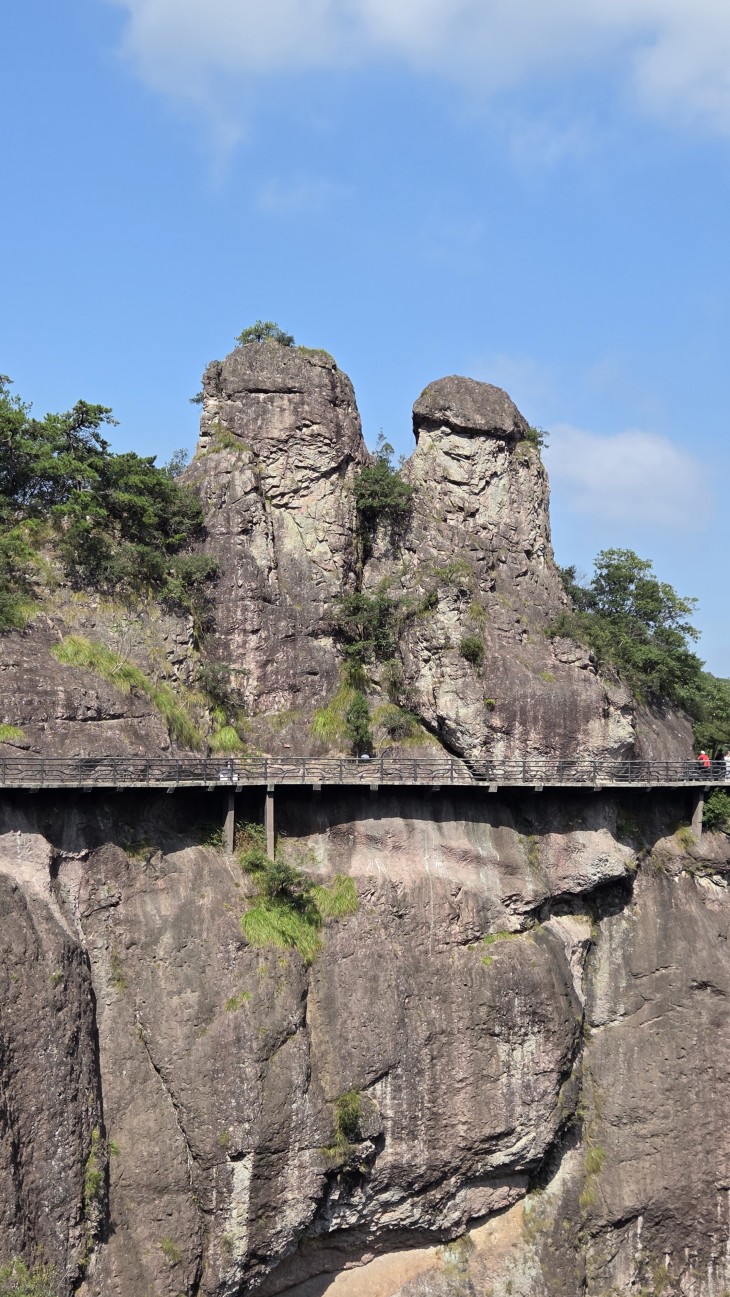 4dcc4d1903e8e6ba1d7a81c4637a8c1f_1761632